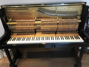葉山の邸宅でアップライトピアノの大修理（ピアノ調律・修理）イメージ１